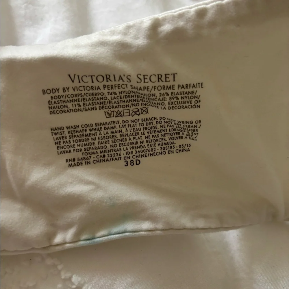 Victoria's Secret Cream Lace-Trimmed Bra - Picture 2 of 3